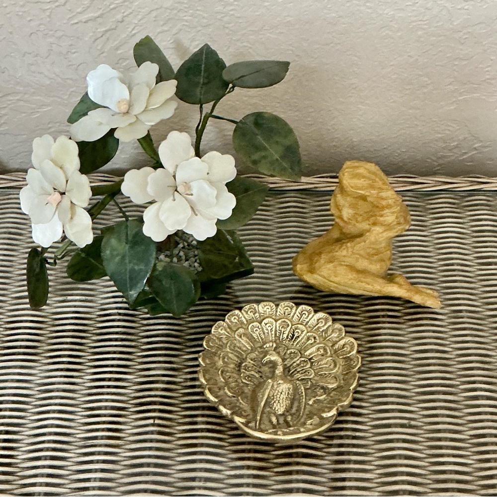 Brass Peacock Trinket Dish Scalloped Edge Embossed Raised 3D Feather Plume VTG - Picture 3 of 16